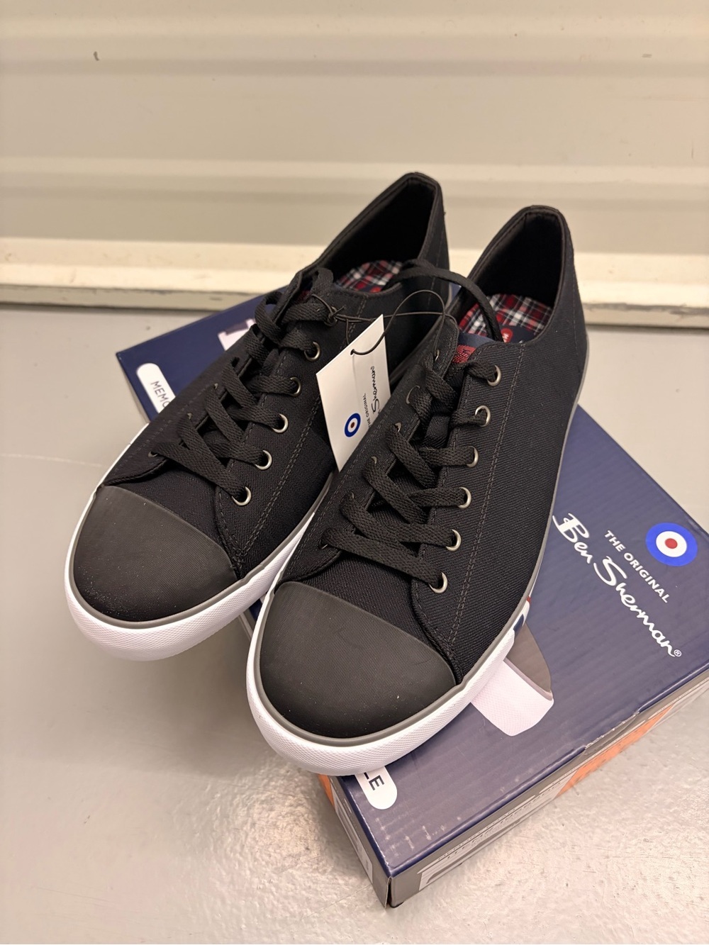Ben Sherman Black Low-Top Canvas Sneakers - Picture 2 of 8